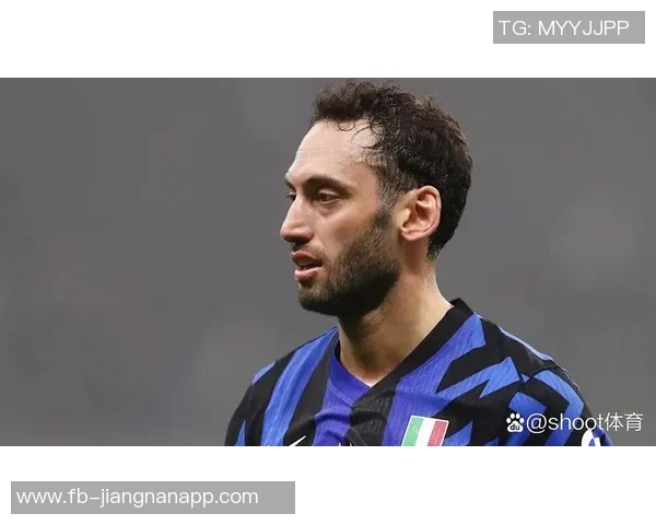 国米官方宣布恰尔汗奥卢左小腿肌肉拉伤将进行伤情评估 国米官方宣布恰尔汗奥卢左小腿肌肉拉伤将进行伤情评估