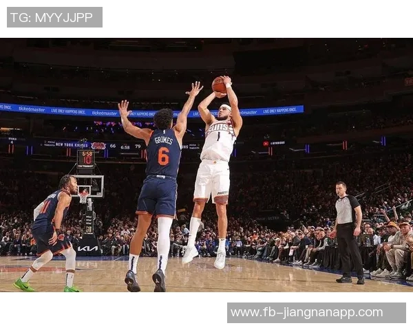 布克谈投篮手部动作是否算球的一部分引发热议