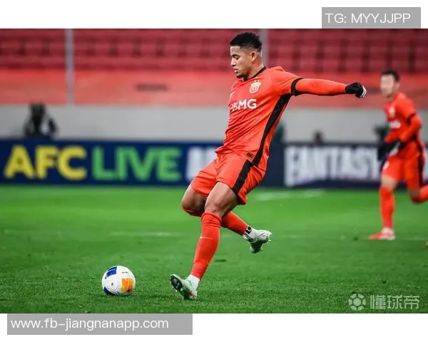 海港新闻官分享球队全家福穆斯卡特居中六名外援齐聚一堂